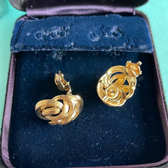 Tiffany & Co 18 Knot Clip Earrings - Picture 12 of 16